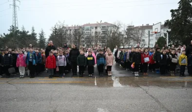 Bugün tüm okullarda 1 dakikalık saygı duruşunda bulunuldu