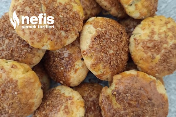 Süzme Yoğurt Ve Dereotlu Kıyır Poğaça