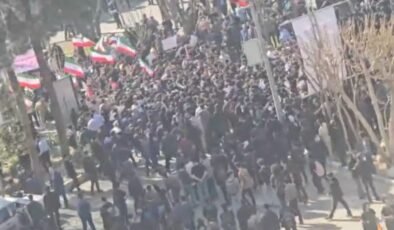 Tahran’da üniversite yerleşkesinde rejim aykırısı protesto