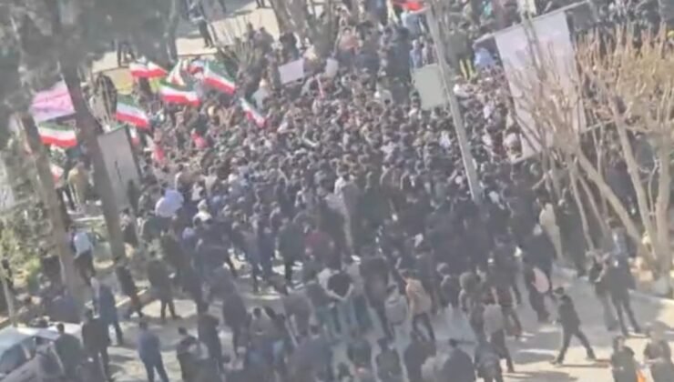 Tahran’da üniversite yerleşkesinde rejim aykırısı protesto