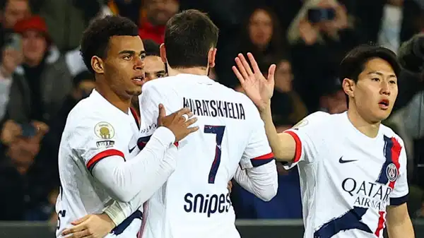 PSG 10 kişi kalan Nice'i rahat geçti!