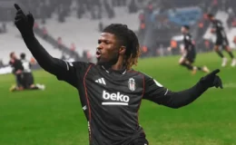 Beşiktaşlı El Bilal Toure'den tepki: 'O aptallar gibi olmayın'