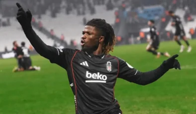 Beşiktaşlı El Bilal Toure'den tepki: 'O aptallar gibi olmayın'