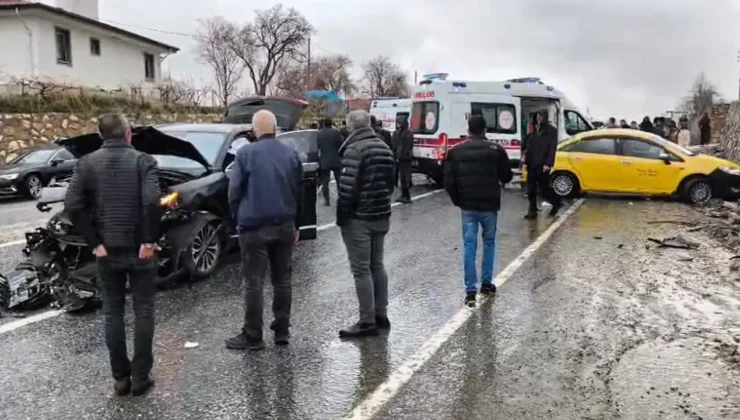 Son dakika… AKP konvoyunda kaza: Yaralılar var!