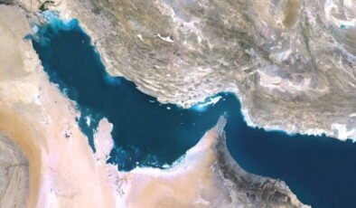 İran Donanması Komutanı: Hürmüz Boğazı kapalı kalacak