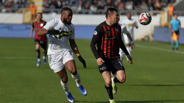 Uğur Uçar 6'da altı yaptı: Çorum FK, Esenler Erokspor'un 15 maçlık serisini bitirdi!