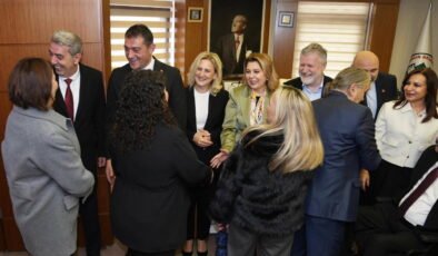 Giresun Belediye Başkanı Köse belediye emekçileri ve yurttaşla bayramlaştı