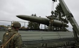 Ukrayna ordusunu besleyen enerji ve ulaşım tesisleri vuruldu: Bin 300’den fazla militan etkisiz hale getirildi