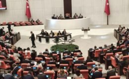 Doğum izni ve sosyal medya düzenlemesi Komisyon'a geliyor