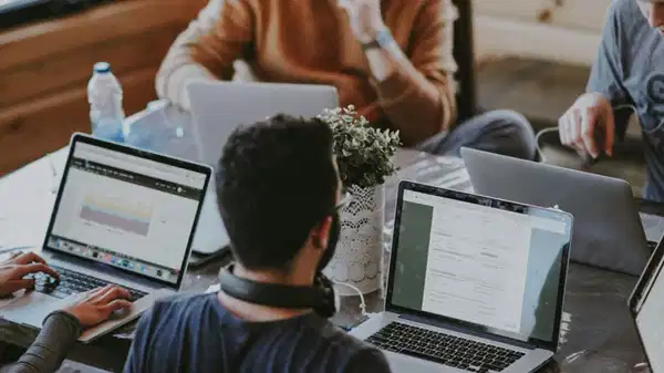 Uluslararası Enerji Ajansı'ndan petrol krizine karşı evden çalışma çağrısı