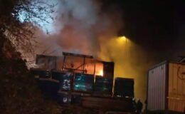 Üsküdar’da işçi konteyneri alev alev yandı