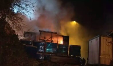 Üsküdar’da işçi konteyneri alev alev yandı