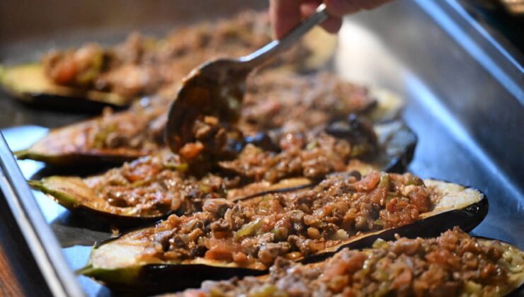 Sadece malzeme değil, 'zaman' gerekiyor: Ağır ateşte pişen Abant kebabı tarifi…