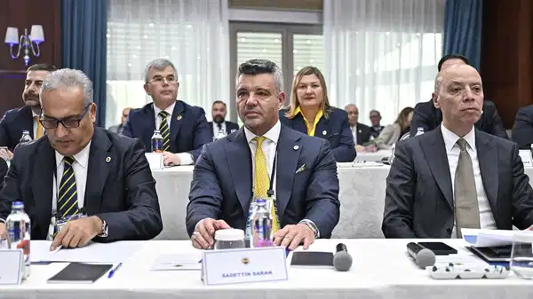 Fenerbahçe'de Divan Kurulu Toplantısı ertelendi!