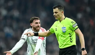 Beşiktaş'tan derbi oynanırken hakem kararlarına tepki: 'Daha ne olması gerekiyor???'