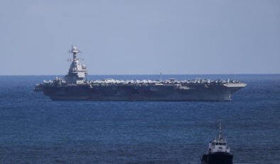 ABD’nin uçak gemisinde yangın çıktı, 30 saat söndürülemedi. Mürettebat yerde yatıyor