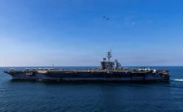 İran’dan ABD uçak gemisine füze saldırısı