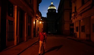 Bir dönemin ilham kaynağıydı, yapayalnız kaldı. Küba boğulmaya terk edildi