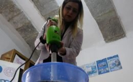 Türkiye'de başka örneği yok: Yumurta kolisinden el yapımı kağıt üretiyorlar