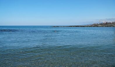 5 yıldır yaz kış demeden kendini Karadeniz sularına bırakıyor! Kız Kulesi'nden Rize Pazar'a yüzüyor