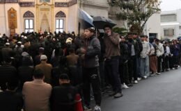 Japonya'da bayram namazı yoğunluğu: Namaz 5 kez kılındı