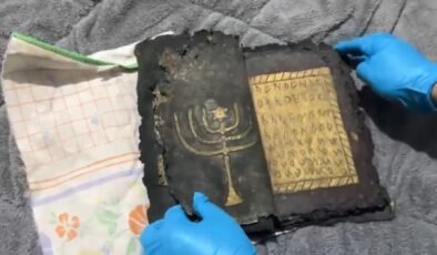 Aydın'da 600 yıllık altın işlemeli dua kitabı ele geçirildi!
