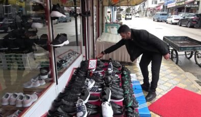 Dua isteyip binlerce ayakkabıyı bedavaya dağıttı: Duyan inanamadı! "Çaldın mı?"