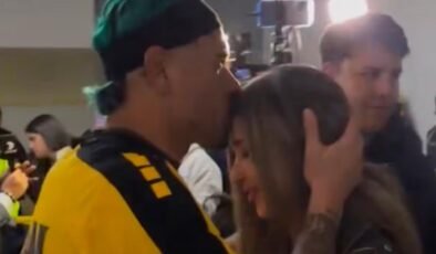 Ünlü futbolcuya şampiyonluk öncesi şans öpücüğü! Sosyal medya bunu konuşuyor