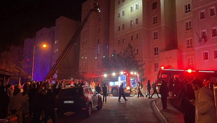 8 katlı binada korku dolu anlar: Bomba gibi patladı, oturanlar tahliye edildi