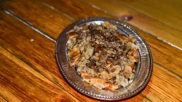 Kavurma, bal ve kuru dut bir arada! Bingöl’ün ezber bozan 'Zervet Böreği'