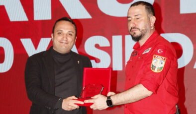 AKUT 30. Yılını kutladı: Gazetemiz Cumhuriyet'e ‘medya elçisi’ plaketi