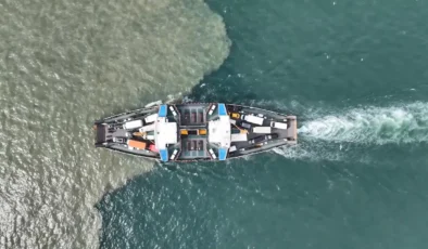 Yağış sonrası Haliç'in rengi kahverengiye döndü