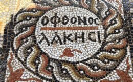 3 bin yıllık antik kentte ‘kıskanan çatlasın’ yazılı mozaik bulundu