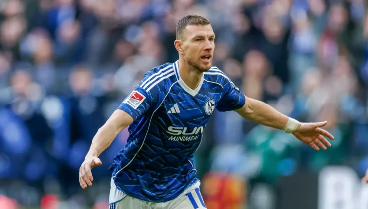 Dzeko'nun gördüğü kırmızı kart Almanya'da gündem oldu: Hakem maç sonu açıklama yaptı!