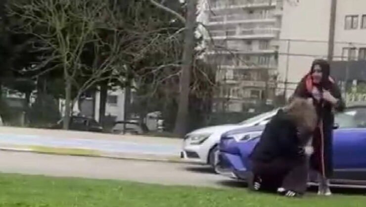 O anlar kamerada: İstanbul'da 'trafik' kavgasında iki kadın saç başa kavga etti