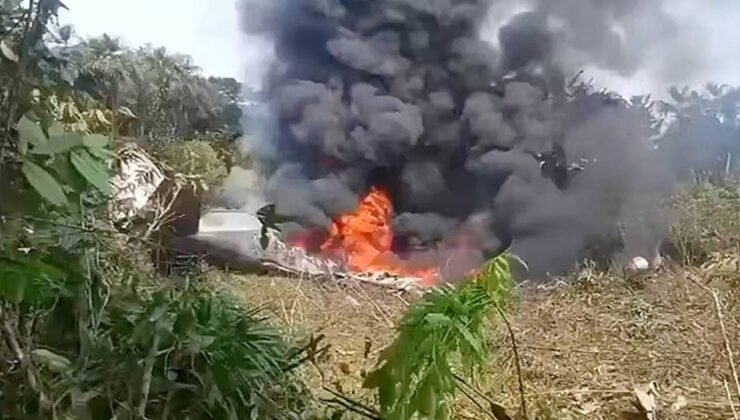 Kolombiya'da uçak düştü: İçerisinde 110 askerin olduğu açıklandı