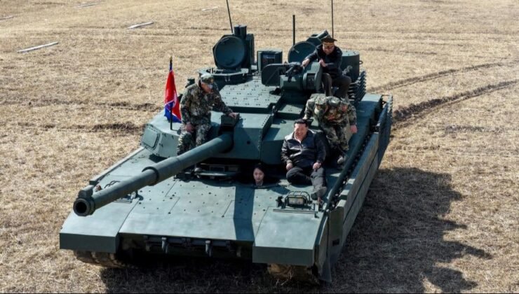 Kim Jong Un ve kızı tank kullandı