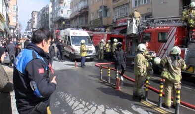 Fatih'te gelinlik mağazasında korkutan yangın!