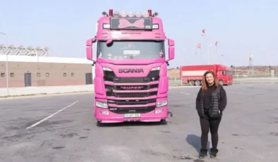 Erkek işi diyenlere inat yollarda: 4 çocuk annesi, pembe renkli TIR'ı ile uluslararası taşımacılık yapıyor