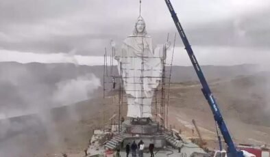 Lübnan-Suriye sınırına Hz. İsa heykeli dikildi