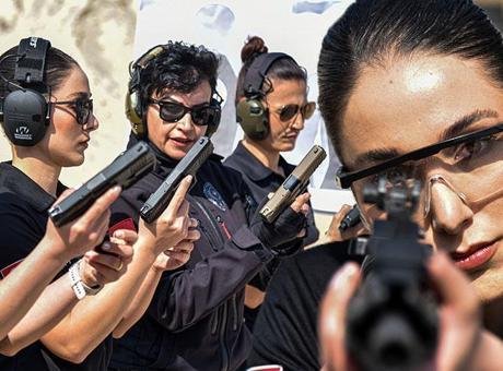 4 kahraman kadın, 25 bin polis ve bir sır! 'Bayrak teslimi olarak görüyoruz'