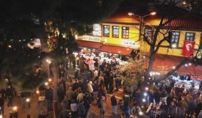 Bursa’da sahur geleneği meydanı doldurdu! Coğrafi işaretli lezzet için akın ettiler