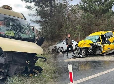 Sarıyer’de sollama faciası! Taksi ile minibüsü çarpıştı kafa kafa çarpıştı: 1 ölü
