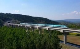 Bakan Uraloğlu, 110 milyon yolcunun YHT ile seyahat ettiğini bildirdi