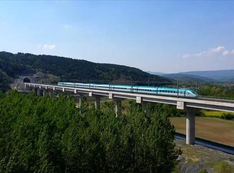 Bakan Uraloğlu, 110 milyon yolcunun YHT ile seyahat ettiğini bildirdi