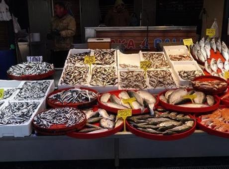 Balık tezgahlarında bayram öncesi çeşit bolluğu