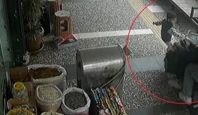 Kaldırımda dehşet! 5 yaşındaki çocuk ölümden döndü: Kaza anları kamerada