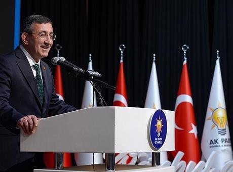 Cumhurbaşkanı Yardımcısı Cevdet Yılmaz: Bölgemizdeki yangının sönmesi için çaba sarf ediyoruz