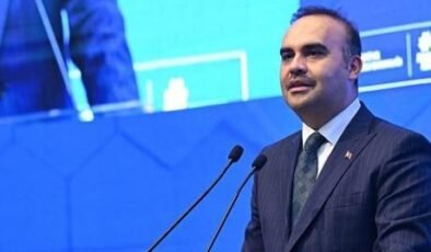 Bakan Kacır: Bizden neyi esirgiyorlarsa daha iyisini yerli ve milli olarak üretiyoruz