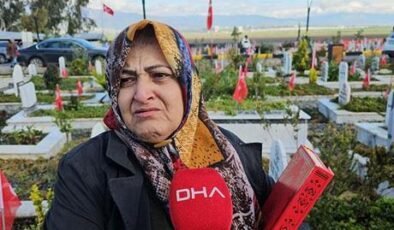 Deprem şehitliğinde buruk bayram: Her sene önceki seneden daha acı